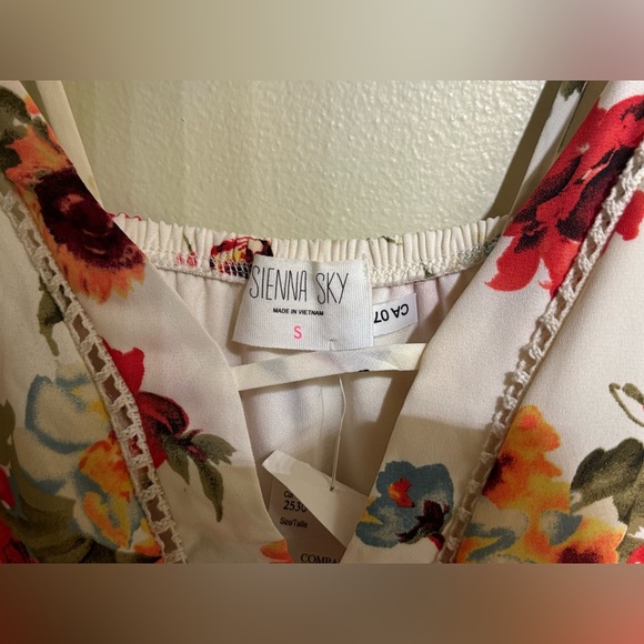 Sienna Sky Floral Romper - Picture 4 of 8